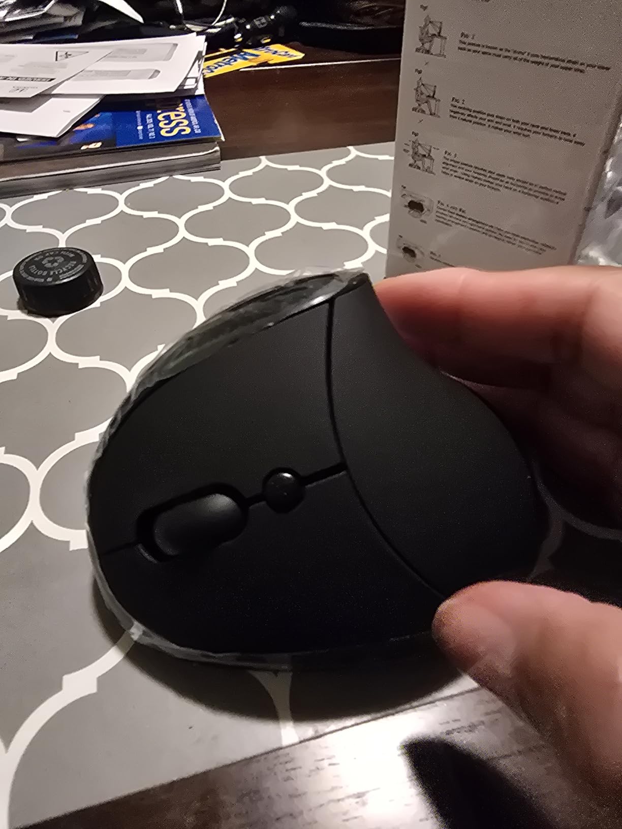 SUNGI Left-Handed Mouse,2.4GHz Ergonomic Vertical DPI 800/1200/1600 Wireless Mouse with USB Receiver for Left Hand,Black customer photo 1