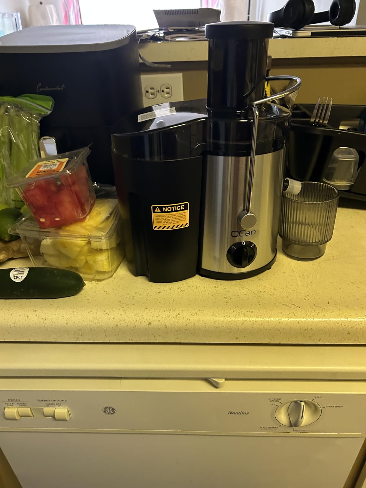 Qcen Juicer Machine, 500W Centrifugal Juicer Extractor with Wide Mouth 3