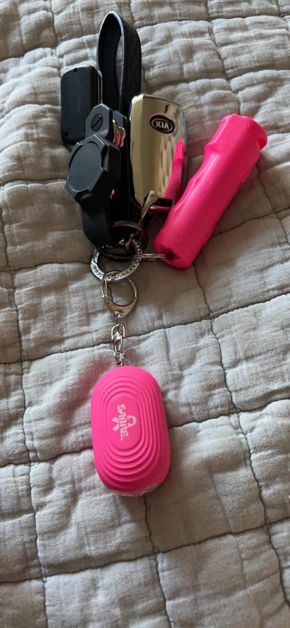 SABRE 2-in-1 Personal Alarm with LED Light, 130dB Personal Safety Siren, Snap Hook for Instant Access, 1,250 Foot Range customer photo 1