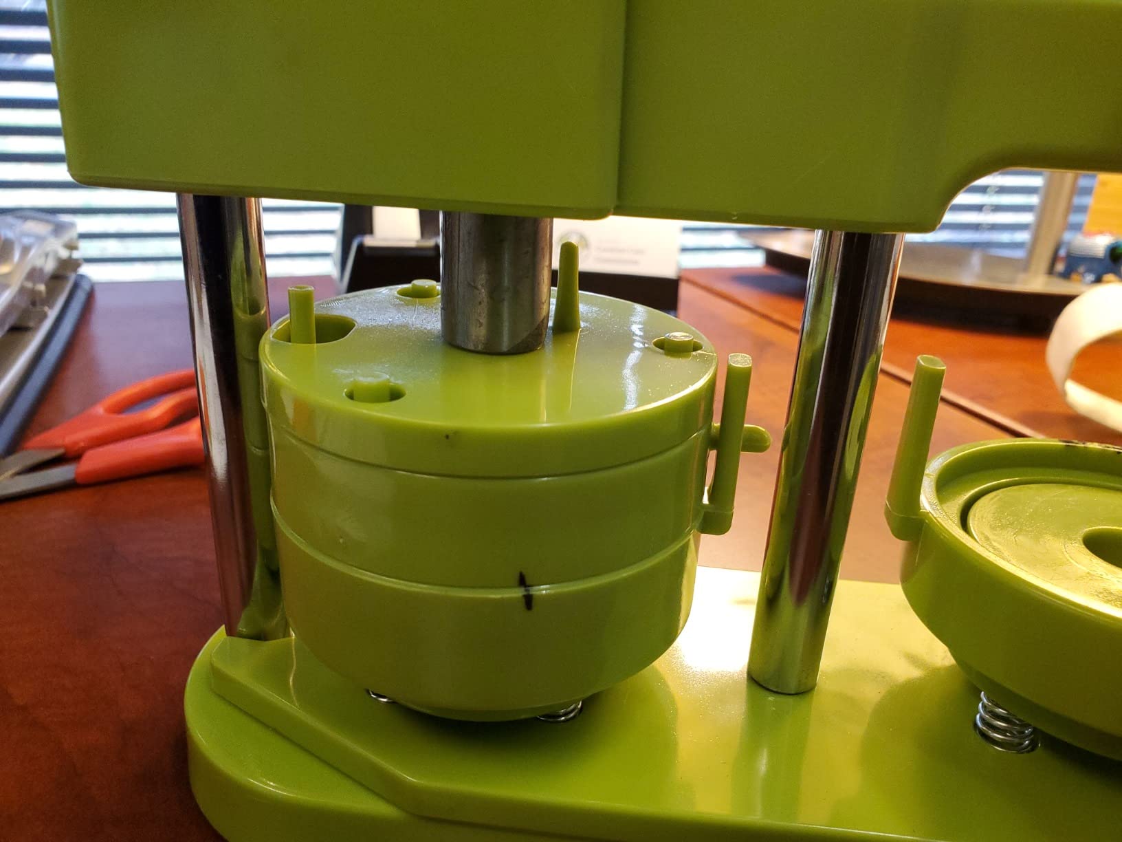 Button Maker Machine 58mm (2.25 in) Installation-Free, DIY Button Pin Maker Machine, Badge Punch Press with Free 100pcs Badge Supplies & Pictures & Circle Cutter & Magic Book customer photo 2