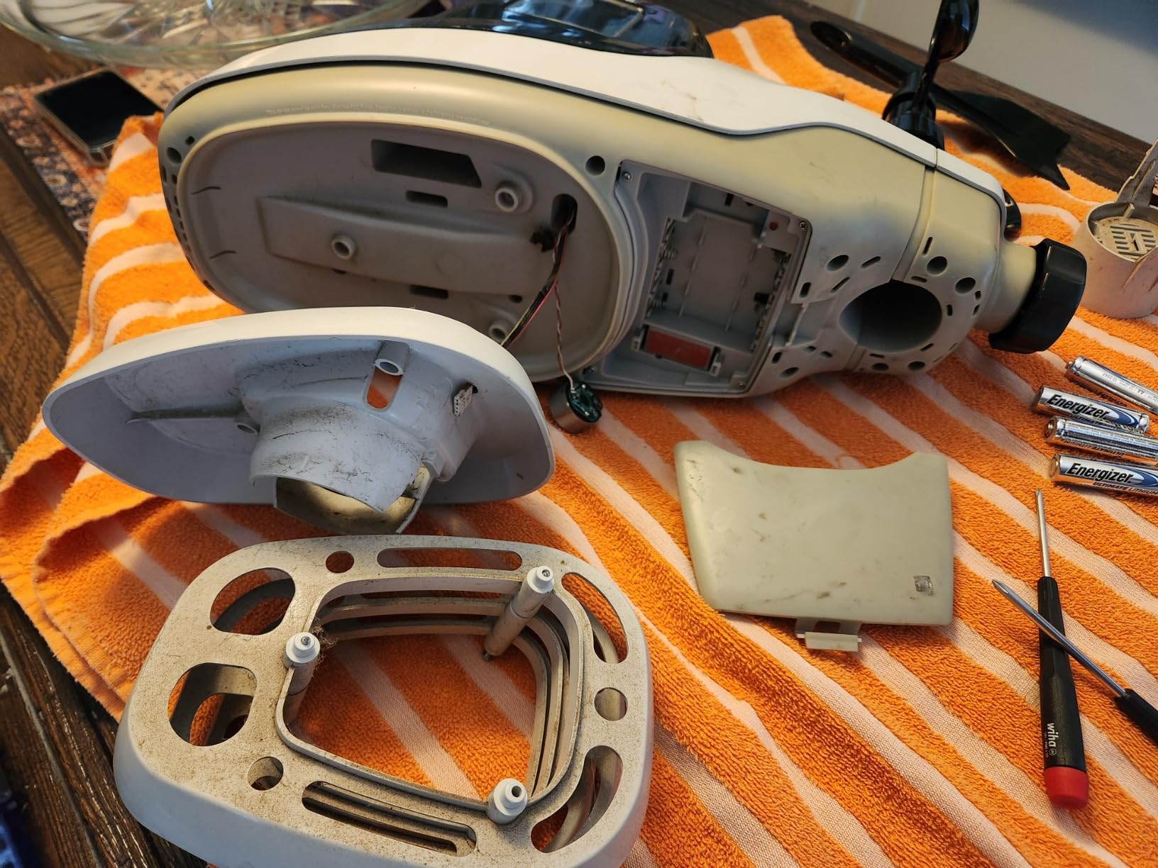 AcuRite Atlas Professional Weather Station with Direct-to-Wi-Fi HD Display, Lightning Detection, Built-In Barometer, and Temperature, Humidity, Wind Speed/Direction and Rainfall Measurements (01001M) customer photo 2