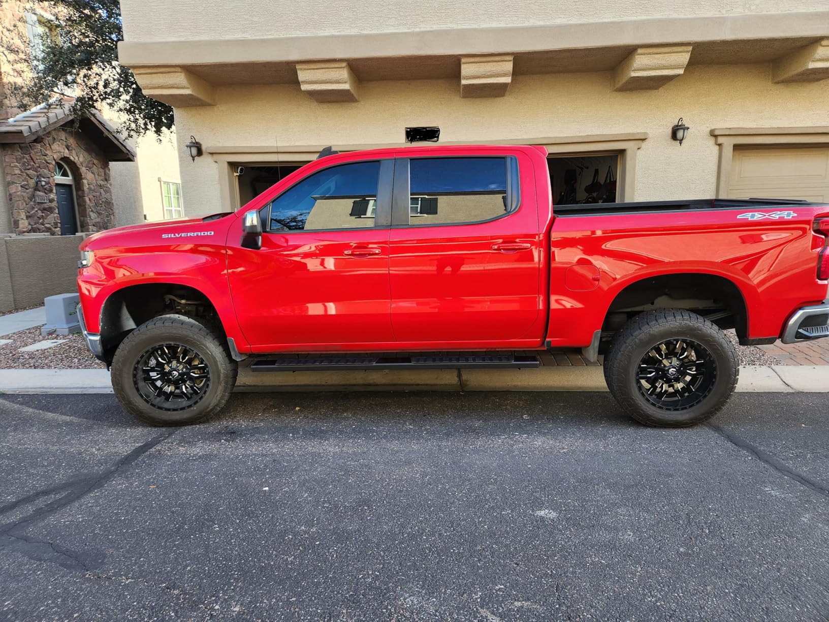 COMNOVA 6 Inches Running Boards& Steps Step Bars Compatible with 2019-2026 Chevy Silverado 1500, 2020-2026 Silverado/Sierra 2500HD 3500HD Crew Cab, A Pair Running Boards for Silverado Crew cab. customer photo 2