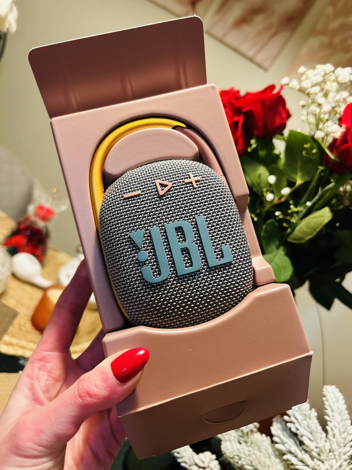 JBL Clip 4 - Portable Mini Bluetooth Speaker, big audio and punchy bass, integrated carabiner, IP67 waterproof and dustproof, 10 hours of playtime, speaker for home, outdoor and travel (Blue) customer photo 1