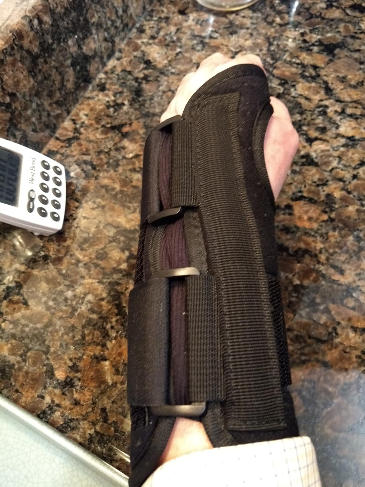 Carpal Tunnel Wrist Brace Support with 2 Straps and Metal Splint Stabilizer - Helps Relieve Tendinitis Arthritis Carpal Tunnel Pain - Reduces Recovery Time for Men Women - Right (L/XL) customer photo 2