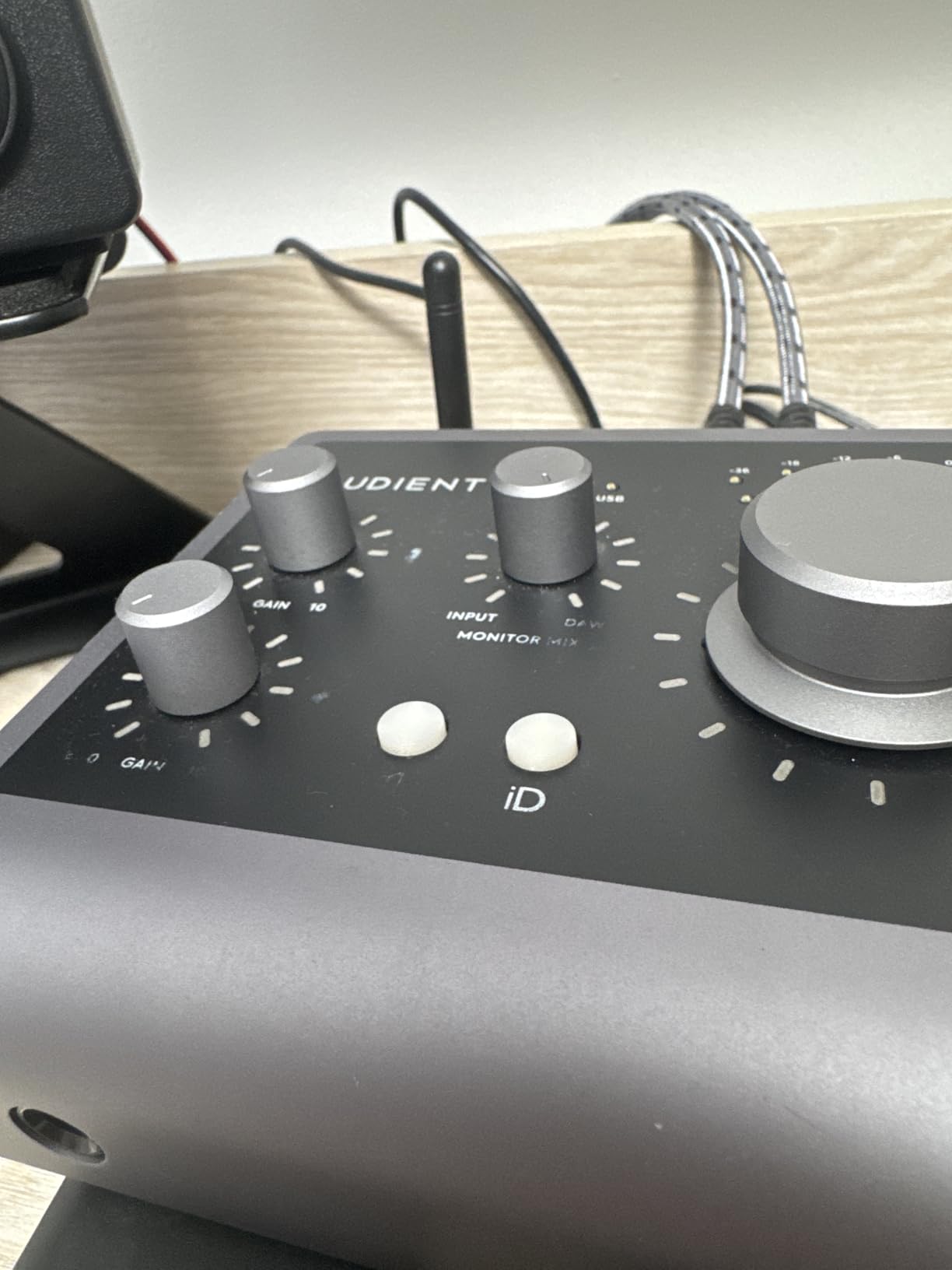 Audient Audio Interface iD4 MKII with Class A Console Microphone Preamp customer photo 1