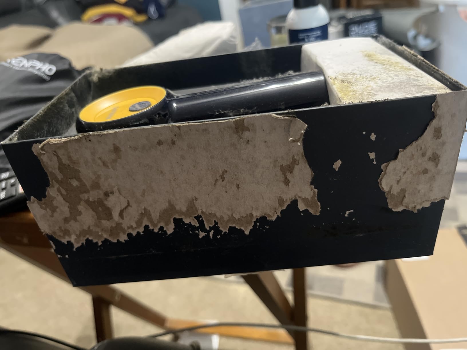 Philips Sneaker Cleaner, Trainer Cleaning Kit with 3 Brush Heads for Different Materials, Effective Cleaning, Portable, Battery Powered, Safe for your Sneakers, Simple to Use, Blue (GCA1000/60) customer photo 2