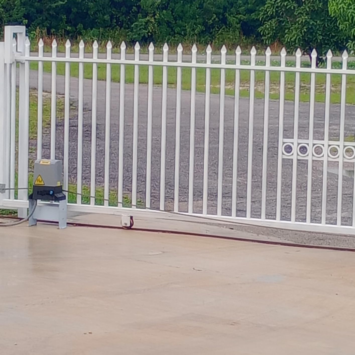 Vevor Automatic Sliding Gate Opener 1400LBS with 2 Remote Controls customer photo 1