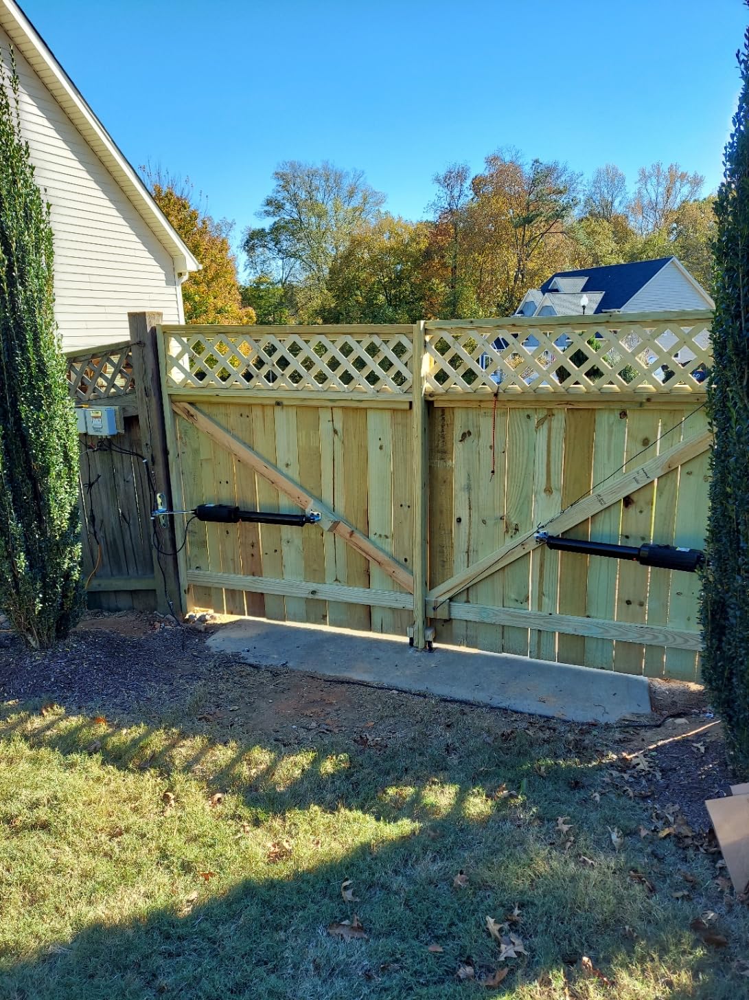 TOPENS PW302 Dual Swing Gate Opener Light Duty Automatic Gate Motor for Double Swing Gates Up to 12ft per Arm, Electric Driveway Gate Operator AC Powered with Remote Control Kit Solar Compatible customer photo 2