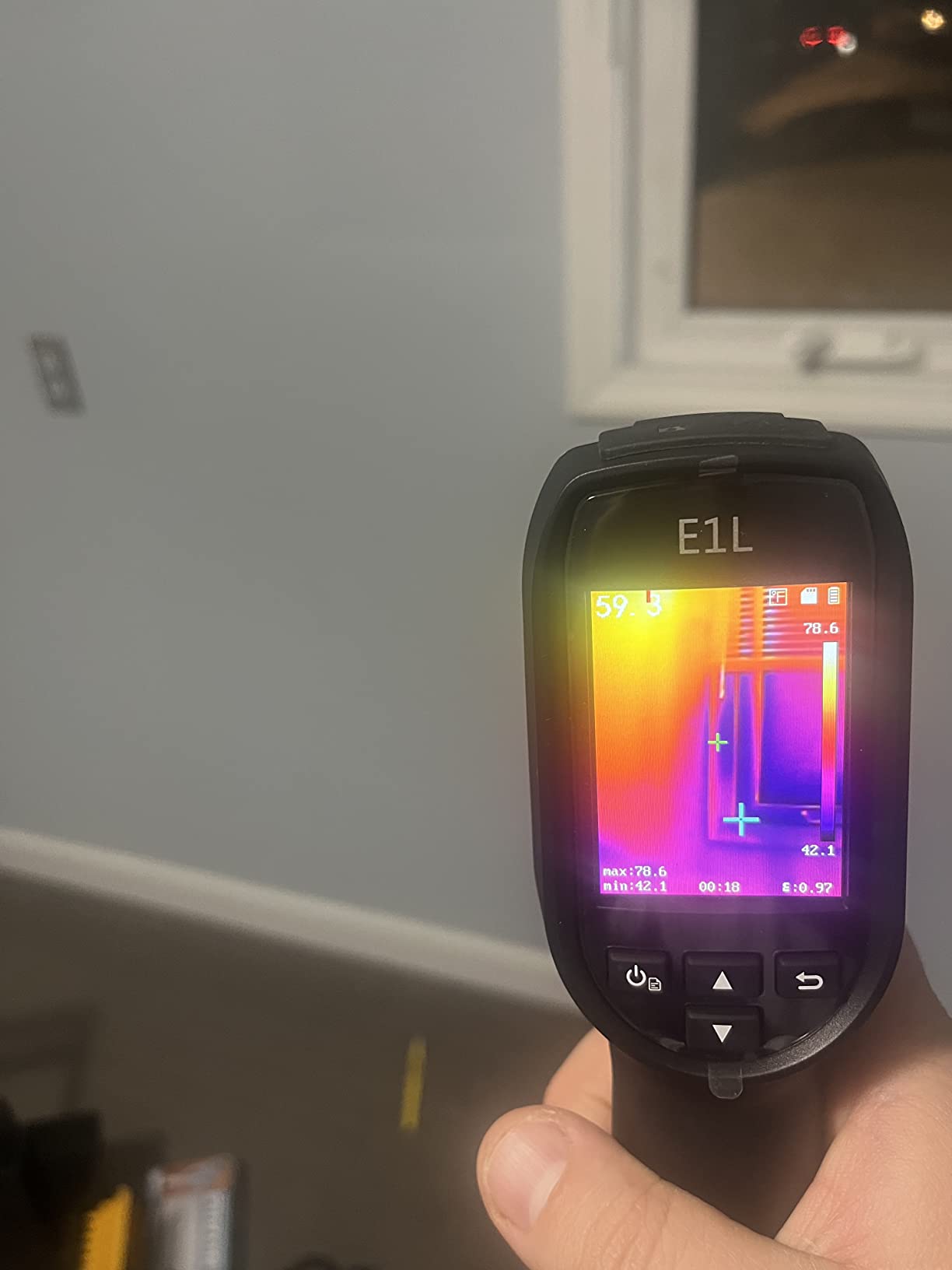 HIKMICRO E1L Thermal Imaging Camera with Laser Pointer, 240x320 Output, -4F to 1022F, 160x120 IR Resolution, 25Hz, <40mK, 350g Lightweight Handheld Thermal Imager with Professional PC Analysis customer photo 2