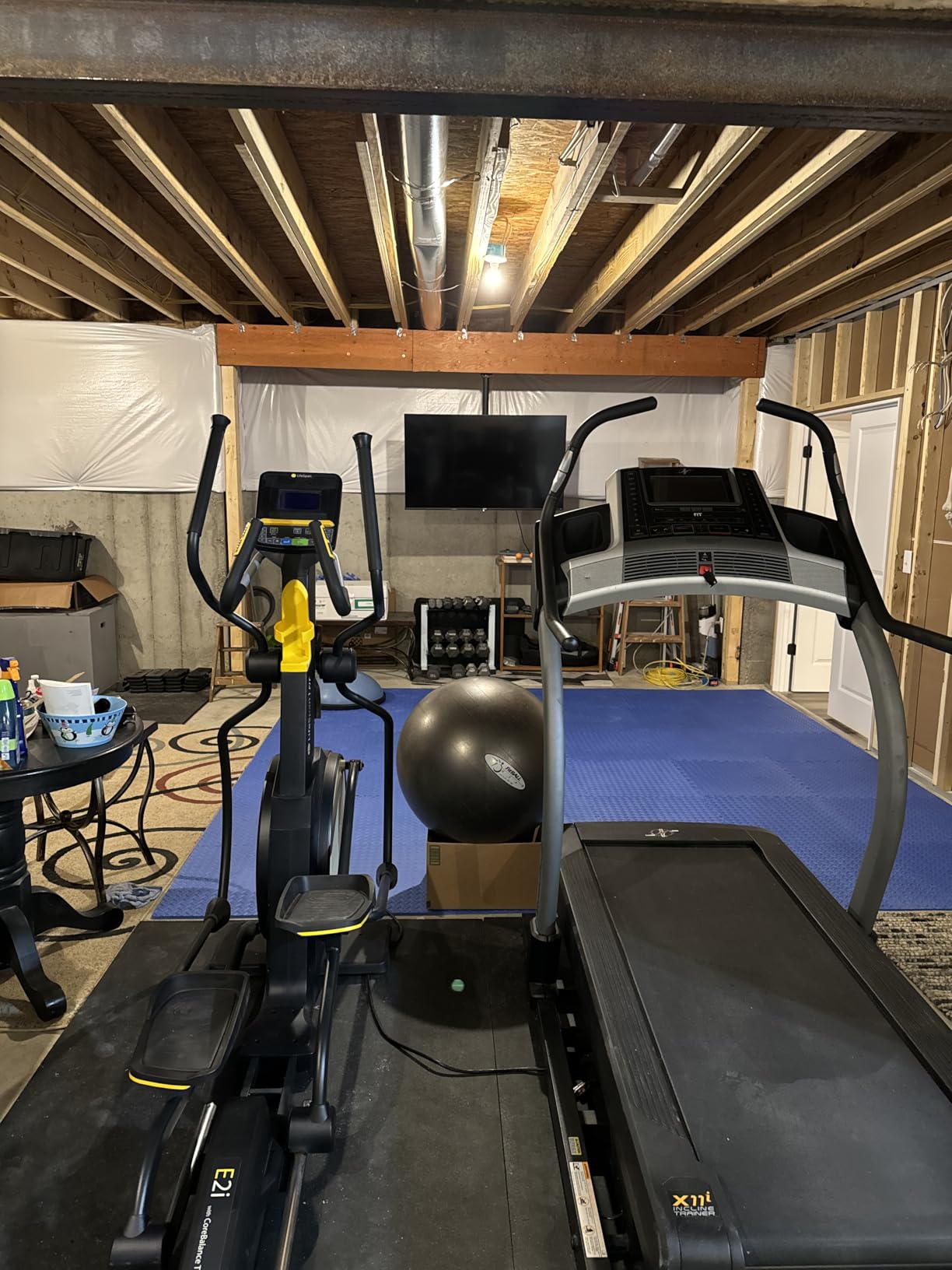 MOUNTUP Ceiling TV Mount for 40-75 Inch Flat Curved TVs, 360° Rotation Heavy Duty Articulating Pole with 110lbs Capacity, Max VESA 600x400mm, Adjustable Height Bracket for Restaurant/Office, MU0040 customer photo 1