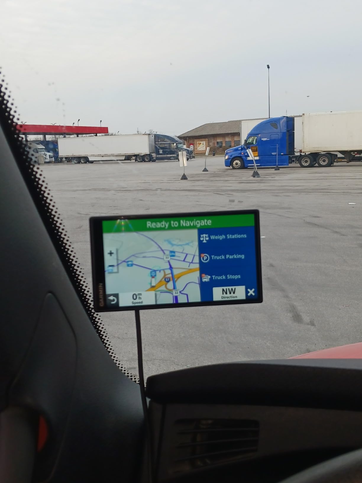 Garmin Dezl OTR500, 5.5-inch GPS Truck Navigator, Custom Truck Routing and Load-to-Dock Guidance, 010-02603-00 customer photo 2
