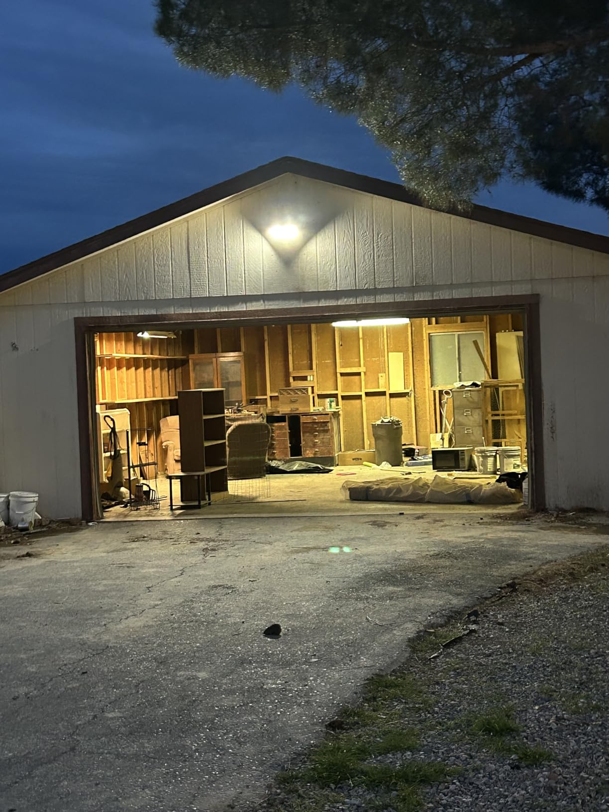 UME 19W LED Flood Light Motion Sensor Outdoor, 2 Adjustable Head, 2000LM, 5000K, IP65 Waterproof, Dusk to Dawn Security Light with Photocell for Exterior,Outside,Garage,House(Black) customer photo 1