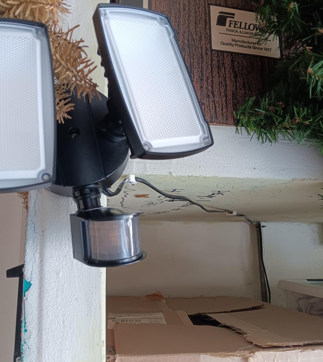 UME 19W LED Flood Light Motion Sensor Outdoor, 2 Adjustable Head, 2000LM, 5000K, IP65 Waterproof, Dusk to Dawn Security Light with Photocell for Exterior,Outside,Garage,House(Black) customer photo 2