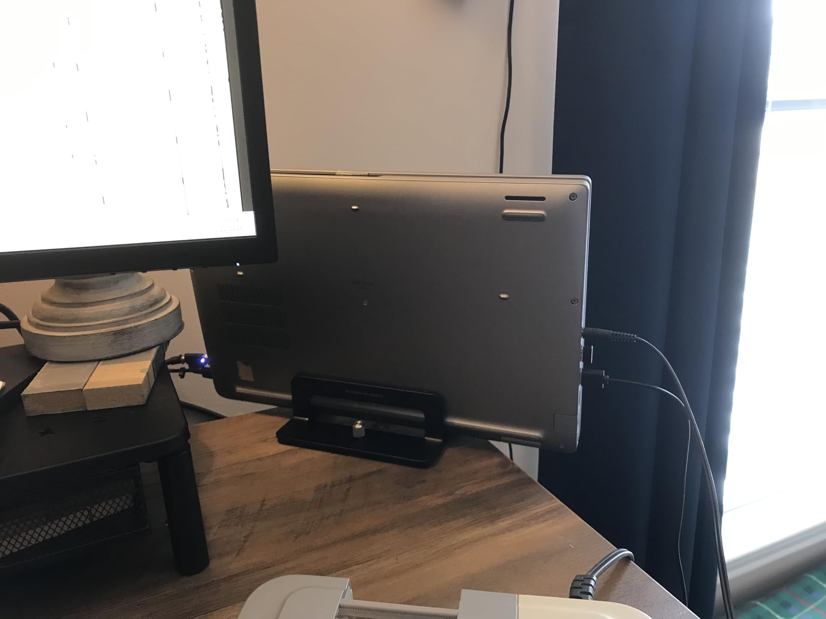 UGREEN Vertical Laptop Stand Holder for Desk Compatible with MacBook Pro, MacBook Air Stand Vertical Aluminum Adjustable for Up to 17.3 Inch Gaming Laptop, Gray customer photo 1