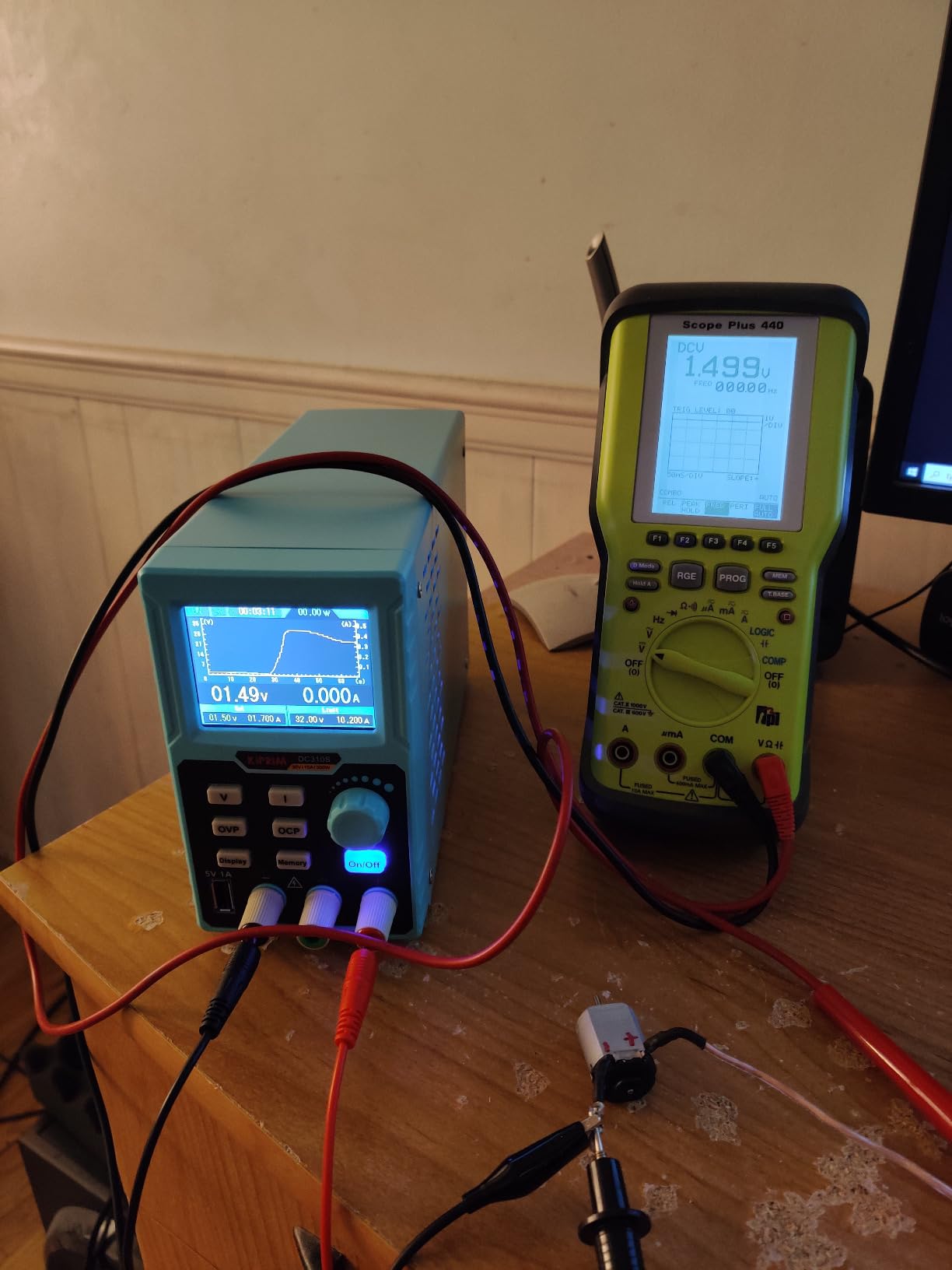 Programmable DC Power Supply (0-30 V 0-10 A) 110V Input High Precision 4-Digit Multiple Protection with PC Software and USB Charging customer photo 2