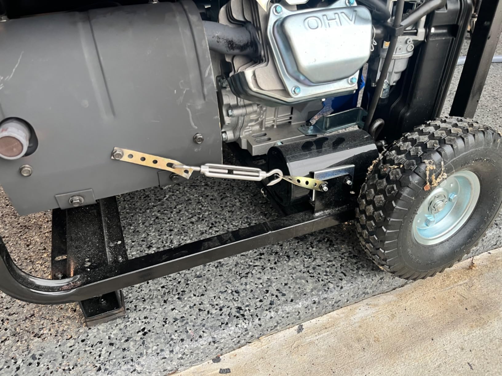 DuroMax XP13000HXT 13,000-Watt 500cc Tri Fuel Gas Propane Natural Gas Portable Generator with CO Alert customer photo 1