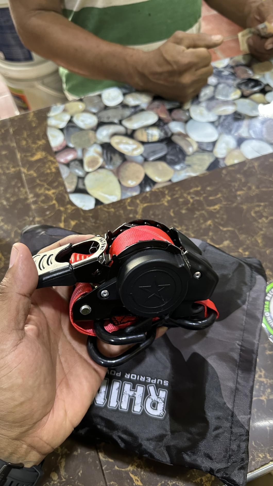 Rhino USA Retractable Ratchet Straps (4-Pack) - 1 Inch x 10 Feet (1,209lb Break Strength) - Auto Self Retracting Tie Down Straps for Truck, Cargo Trailer, Motorcycle, ATV, UTV - Black customer photo 2