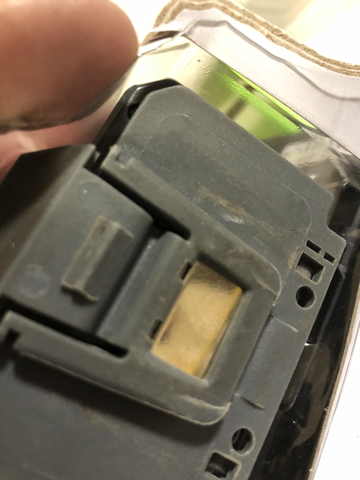 Klein Tools 56414 Rechargeable 2-Color LED Headlamp, Spotlight, Floodlight, Red LED, 800 Lumens customer photo 1