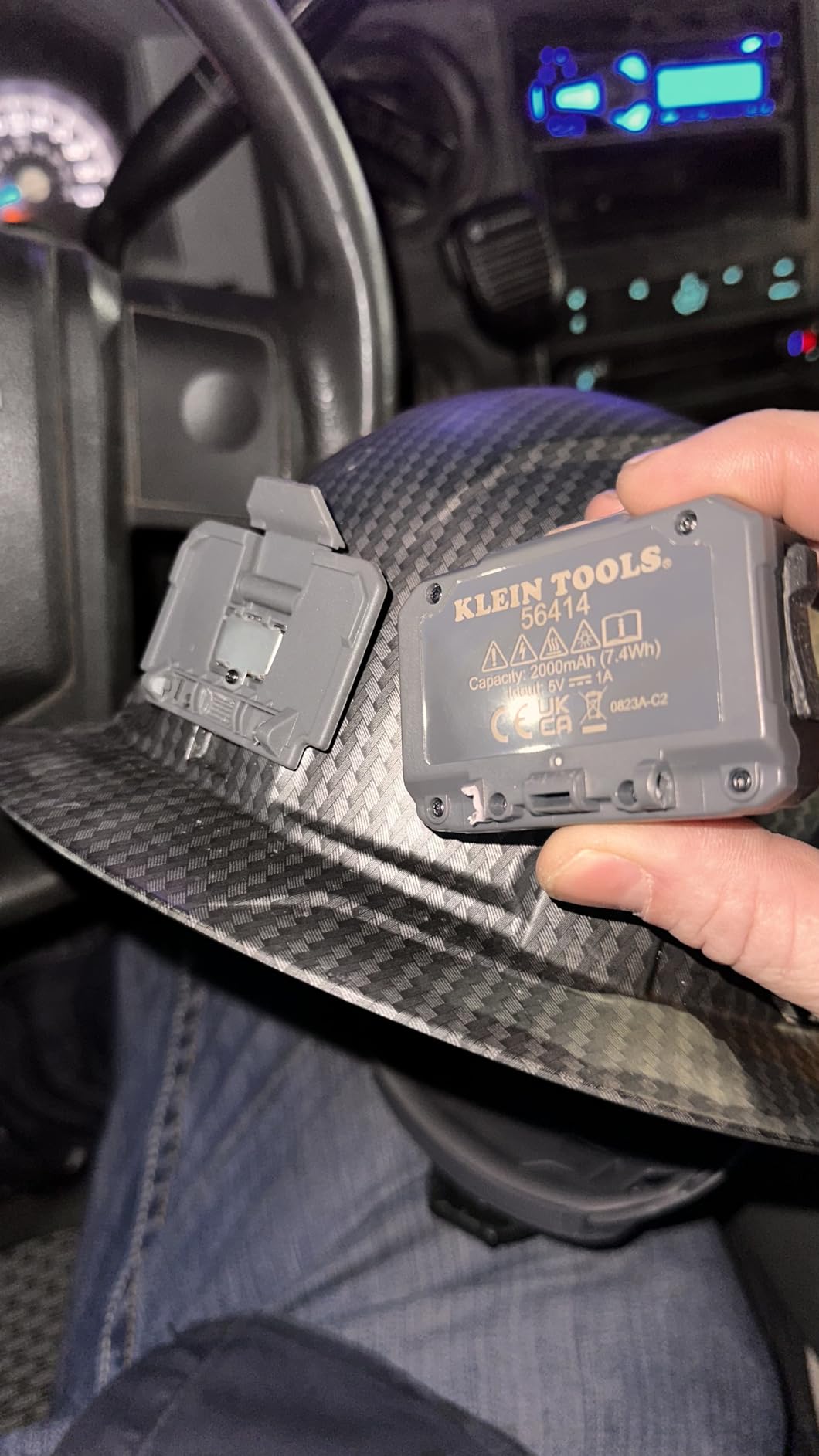 Klein Tools 56414 Rechargeable 2-Color LED Headlamp, Spotlight, Floodlight, Red LED, 800 Lumens customer photo 2