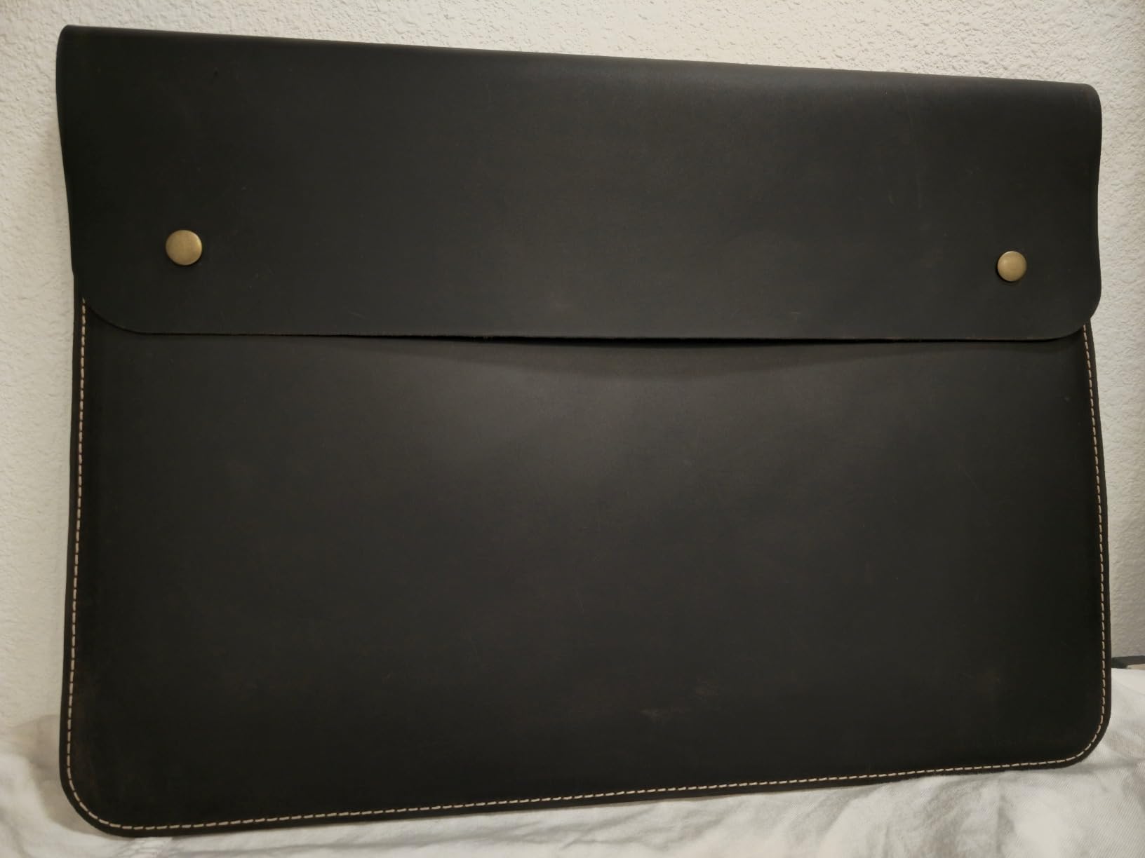 MegaGear Top Grain Leather MacBook Bag Laptop Sleeve for MacBook Pro and MacBook Air Case - 16 Inch - 15 Inch - 15.5 Inch (M4, M3, M2, M2, M1, Pro & Max) 2020 to 2024 Models customer photo 1