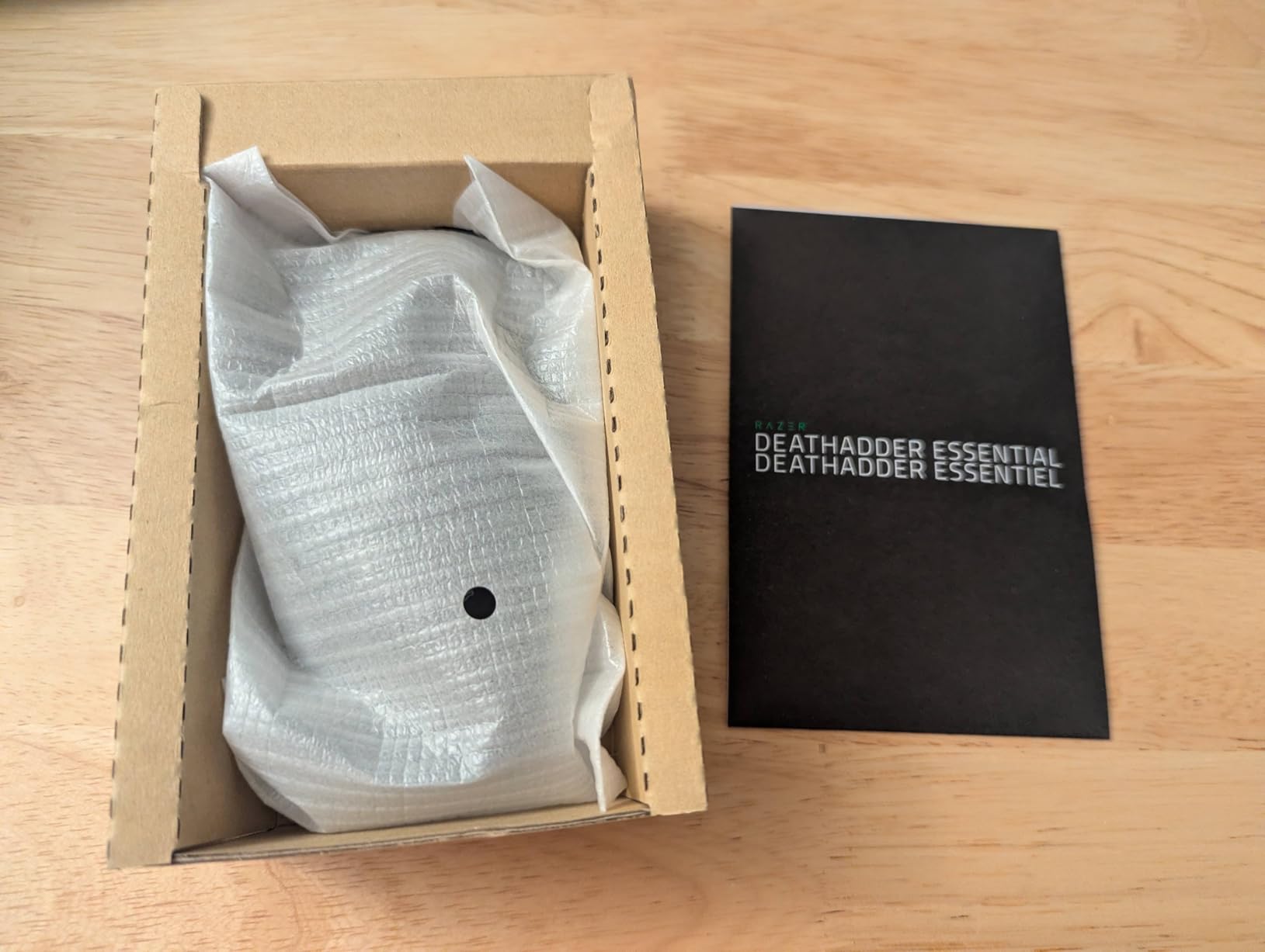 Razer DeathAdder Essential Gaming Mouse: 6400 DPI Optical Sensor - 5 Programmable Buttons - Mechanical Switches - Rubber Side Grips - Mercury White customer photo 2