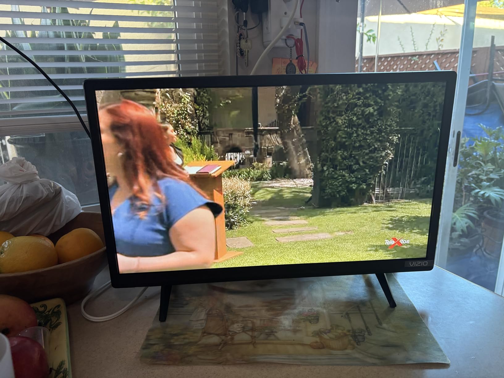 VIZIO 24-inch D-Series Full HD 1080p Smart TV with Apple AirPlay and Chromecast Built-in, Alexa Compatibility, D24f-J09, 2022 Model customer photo 2