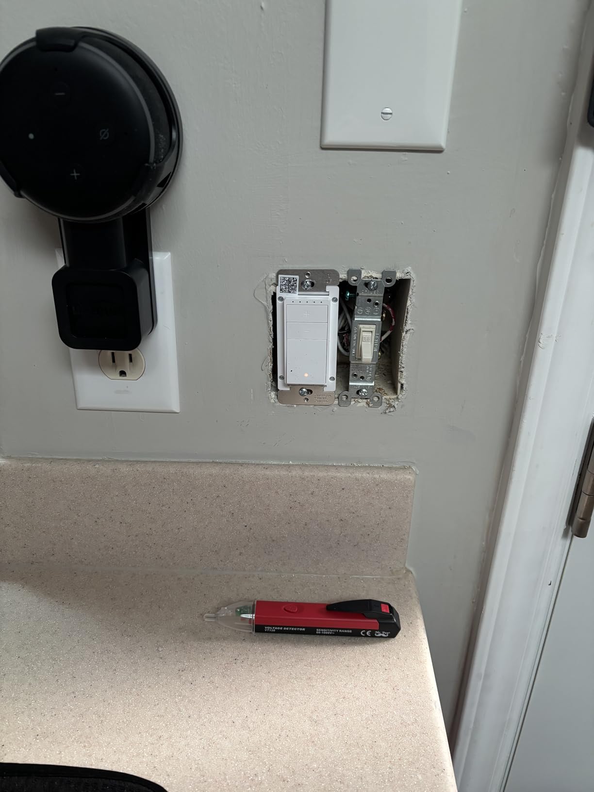 Amazon Basics Smart Light Switch, Single Pole, Works with Alexa Only, Voice Control, Schedule, 2.4 GHz Wi-Fi, No Hub Required, Easy to Install, White customer photo 1