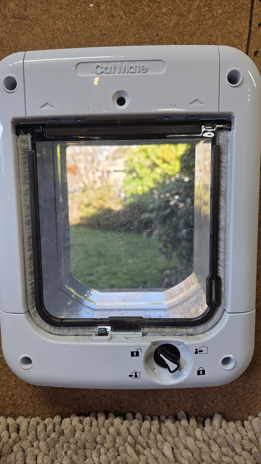 Cat Mate Microchip Activated Cat Flap (360) - ISO and AVID Compatible, Door for Entry Control of up to 30 Cats or Small Dogs, for Single/Multiple Glazing, UPVC, Walls and Wood, White customer photo 1