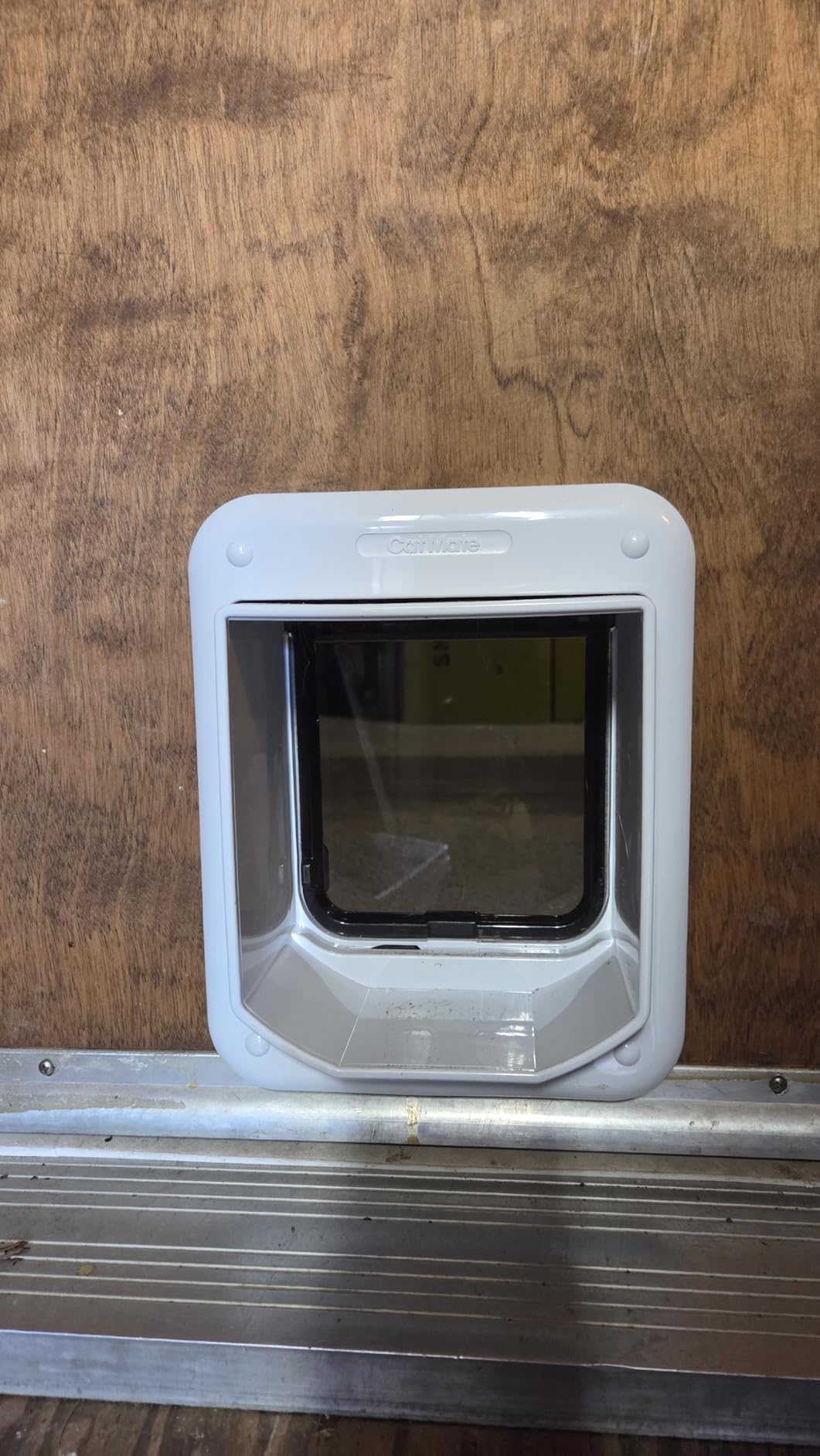 Cat Mate Microchip Activated Cat Flap (360) - ISO and AVID Compatible, Door for Entry Control of up to 30 Cats or Small Dogs, for Single/Multiple Glazing, UPVC, Walls and Wood, White customer photo 2