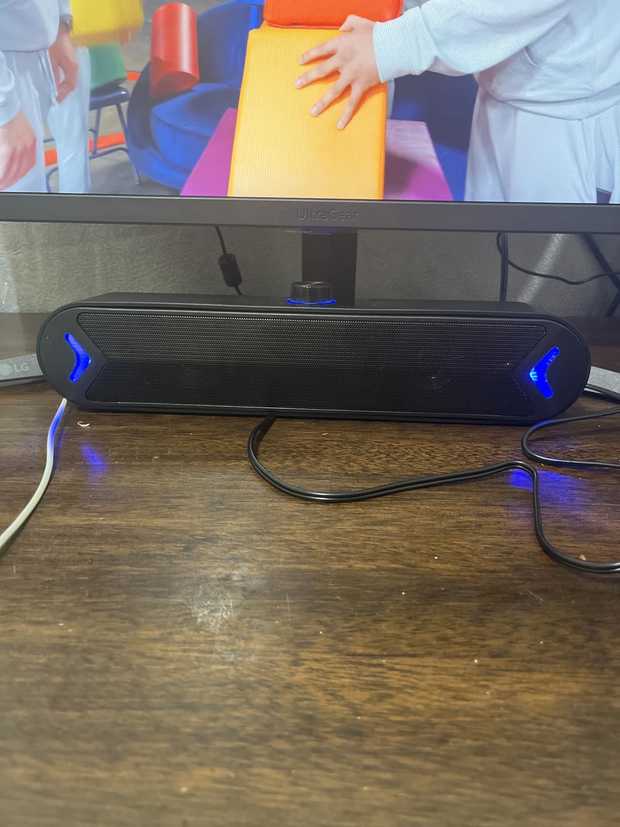 LENRUE Computer Speakers,PC Speakers for Desktop,Wired USB-Powered Sound-bar for Computer with 10W Stereo Sound and Colorful Light,Plug-n-Play (A39PRO /Black) customer photo 2