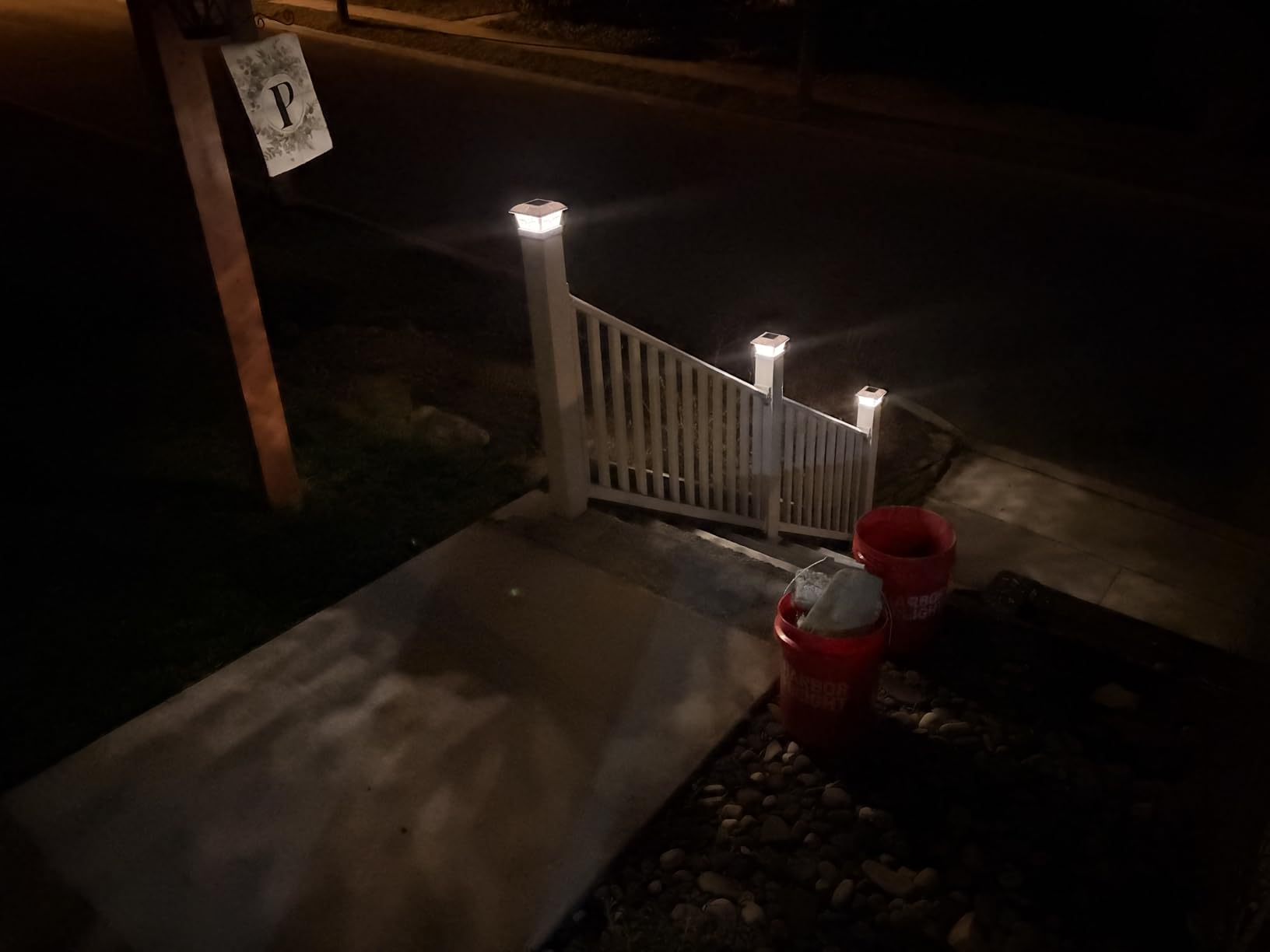 SIEDiNLAR Solar Post Cap Lights Outdoor 2 Color Modes 8 LEDs for 4x4 5x5 6x6 Posts Fence Deck Patio Decoration Warm & Cool White Lighting (4 Pack) customer photo 1