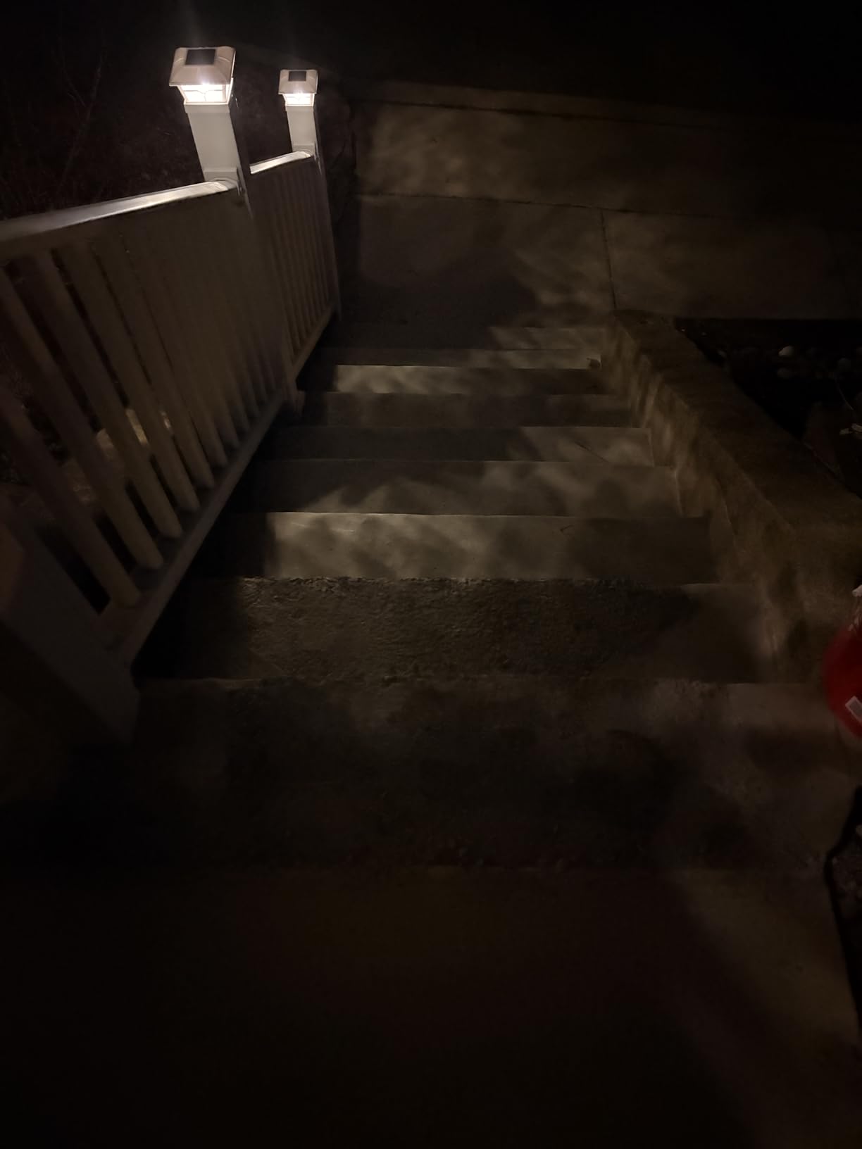 SIEDiNLAR Solar Post Cap Lights Outdoor 2 Color Modes 8 LEDs for 4x4 5x5 6x6 Posts Fence Deck Patio Decoration Warm & Cool White Lighting (4 Pack) customer photo 2