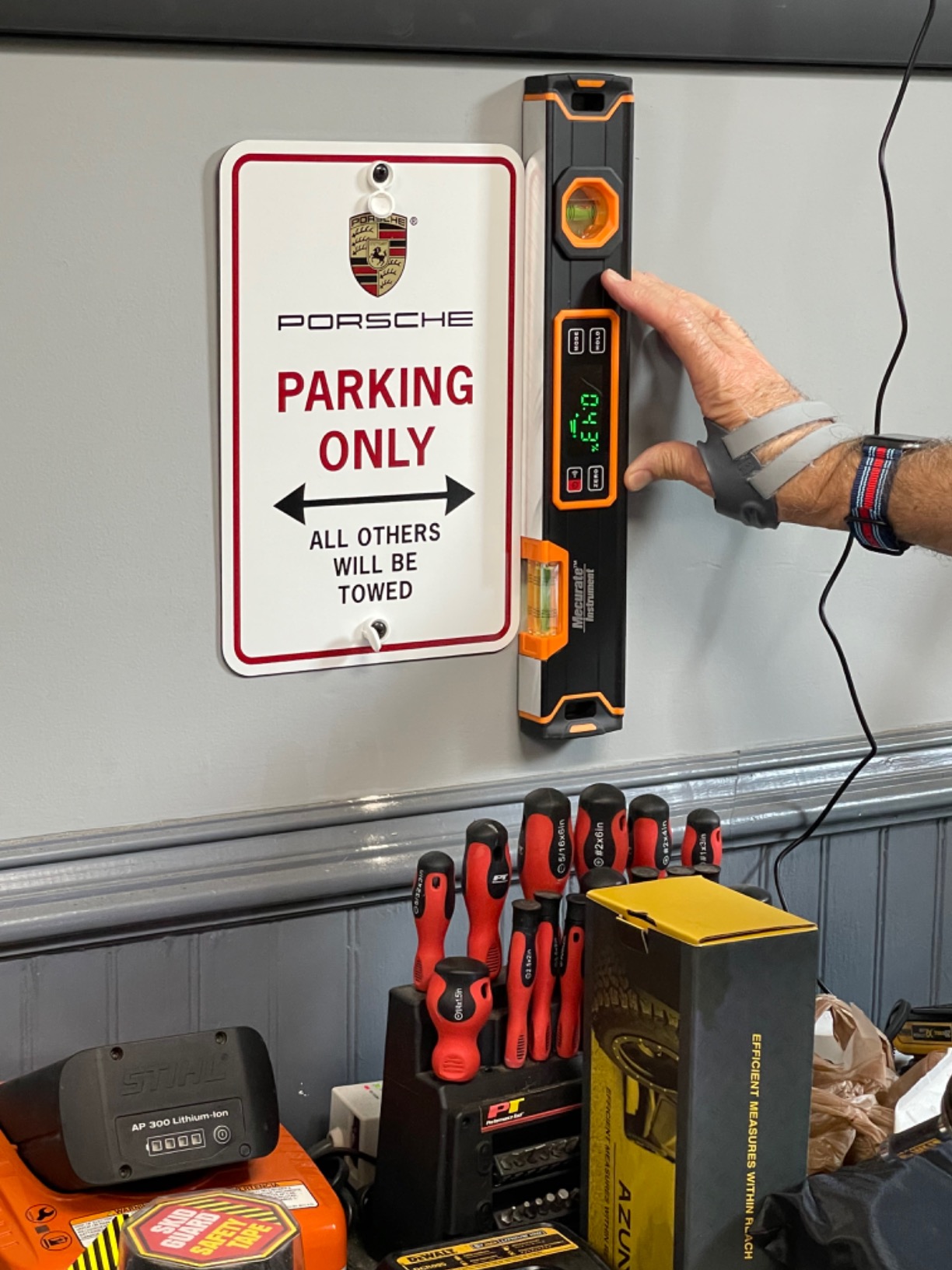 Mecurate Digital Level 15.7'' with LCD Display, 360° Angle Magnetic Digital Torpedo Level, Vertical & Horizontal Spirit Bubble Protractor for Construction Carpenter Craftsman Home Professional customer photo 1