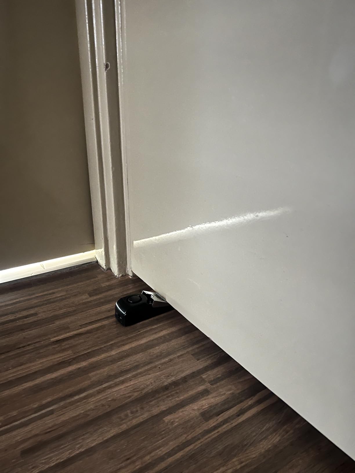Portable Door Lock & Door Stop Alarm Set, Dual Protection Home Security Door Kit, Travel Hotel Lock Devices Pocket Self Defensey Tools for Traveling Hotel Home Apartment,Red customer photo 1