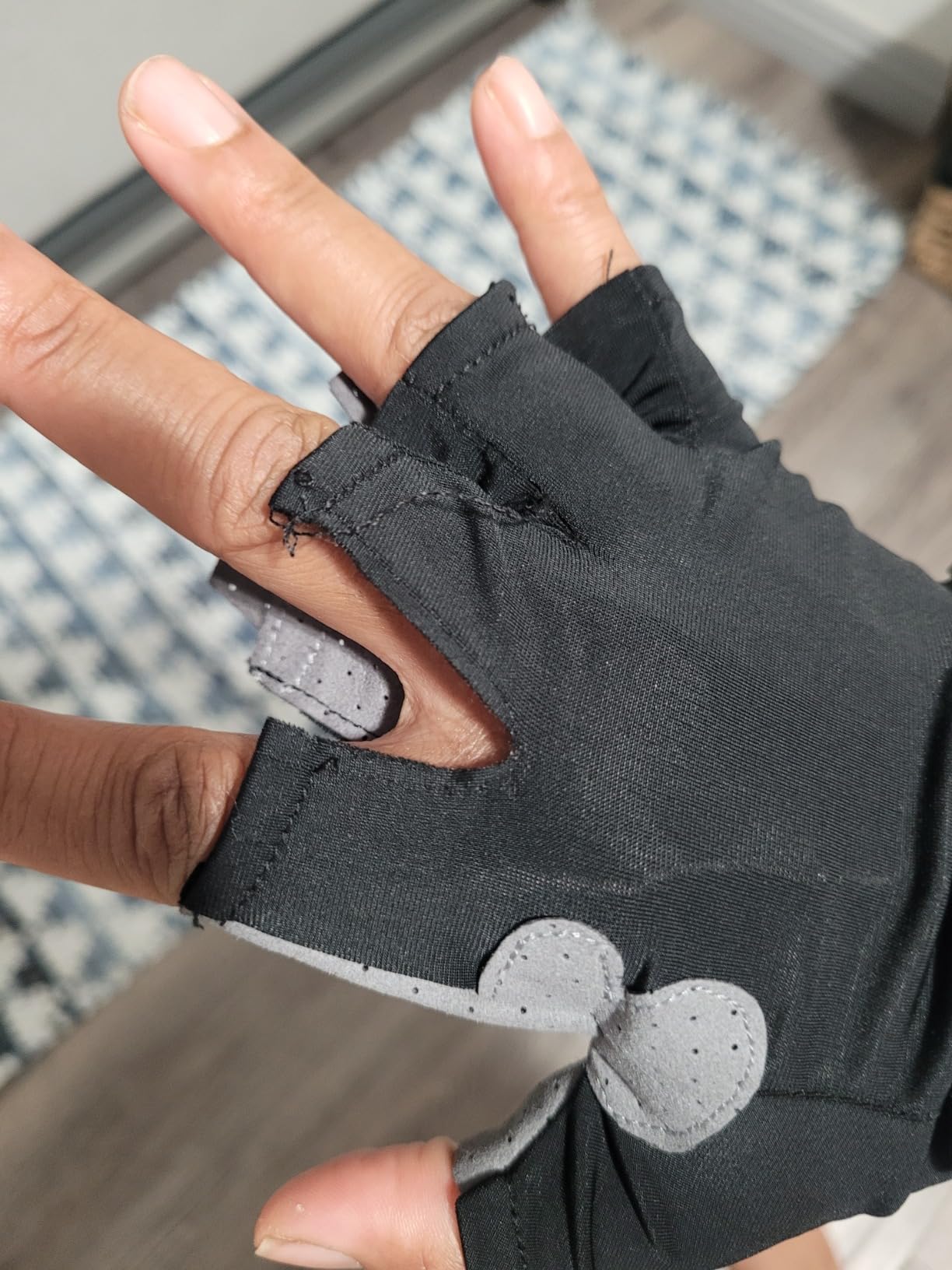 ONISSI Pro Gaming Gloves for Sweaty Hands | Gamer Gloves for PS4/PS5/Xbox/Computer/PC/VR/Mobile/Sim Racing customer photo 2