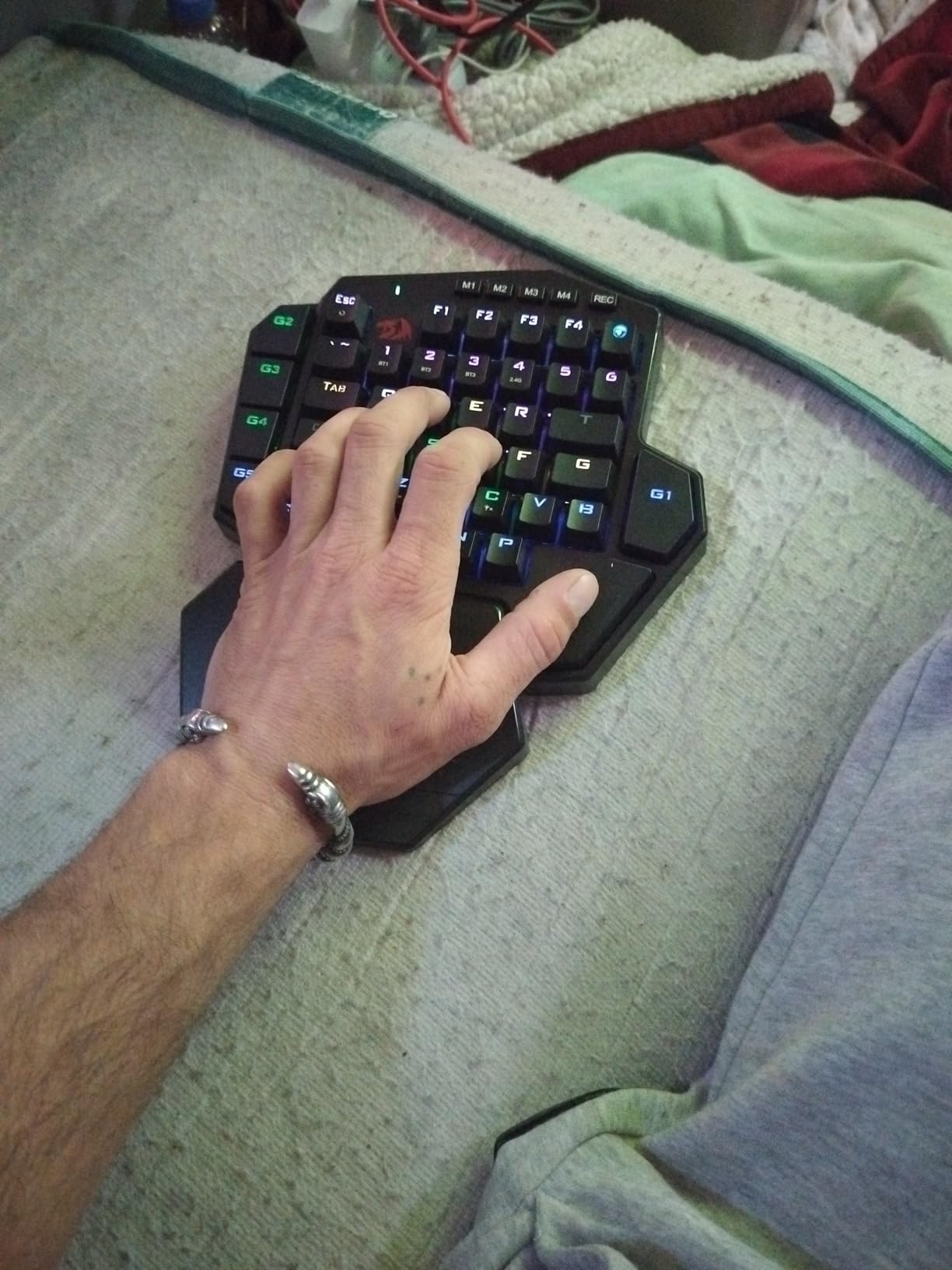 Redragon K585 PRO Wireless One-Handed Mechanical Keyboard, 42 Keys 3-Mode RGB 40% Gaming Keypad w/ 7 Onboard Macro Keys, Detachable Wrist Support, Rechargeable Battery (Brown Switch) customer photo 2