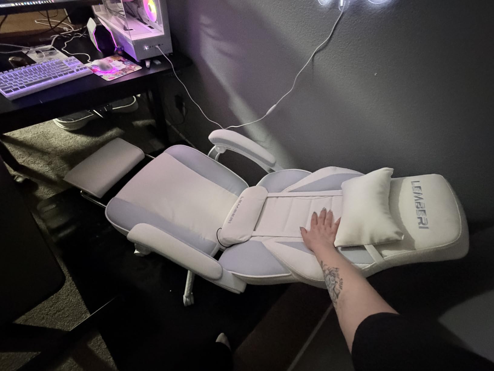 LEMBERI Gaming Chair for Adults, Big and Tall 400lb Capacity, Video Game Chairs with Footrest, Racing Style Computer Gamer Chair with Headrest and Lumbar Support customer photo 1