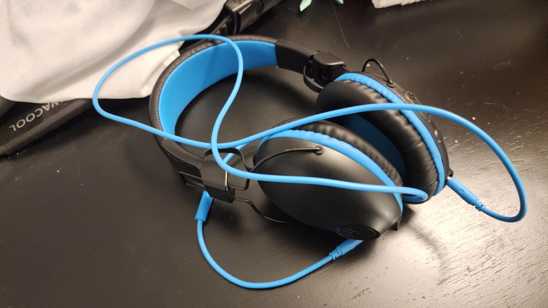 JLab JBuddies Pro Wireless Over-Ear Kids Headphones, 35+ Hour Battery Life, Built-in Volume Regulators for Safety, Share Mode, Folding, Adjustable, Noise Isolation, with Mic, Blue customer photo 2