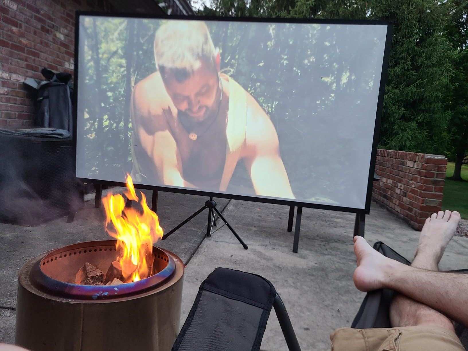 Projector Screen with Stand, 100 Inch Outdoor Projection Screen 16:9 and Tripod Stand, Portable Projector Screen, 1.2 Gain, Lightweight and Compact, Easy Setup, Idea for Home Cinema, Backyard Party customer photo 2