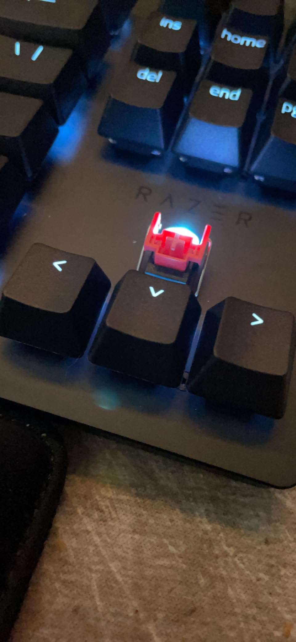 Razer Huntsman V2 TKL Tenkeyless Gaming Keyboard: Fast Linear Optical Switches Gen2 w/Sound Dampeners & 8000Hz Polling Rate - Detachable Type-C Cable - Doubleshot PBT Keycaps customer photo 2