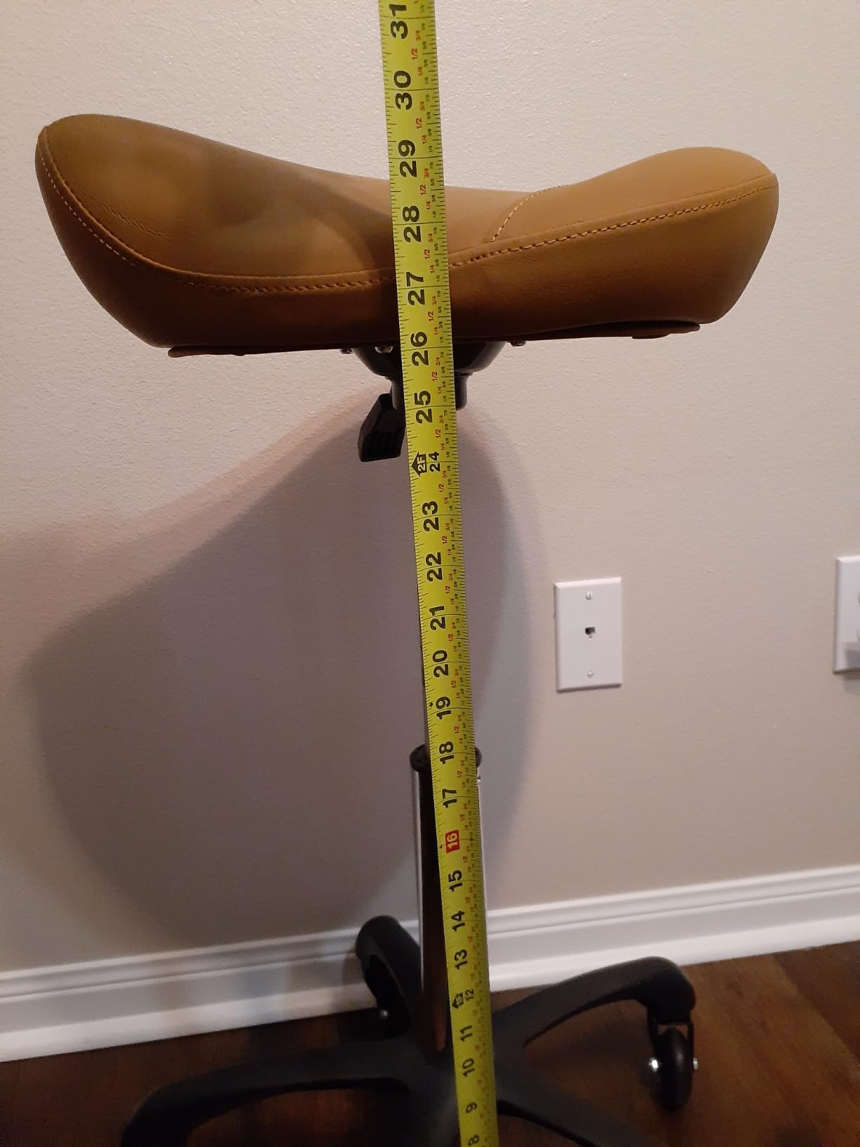 Hydraulic Saddle Stool with Wheels Height Adjustable Stylish Ergonomic Rolling Swivel Chair for Hygienic Clinic Salon Tatoo Massage Office (Camel) customer photo 1