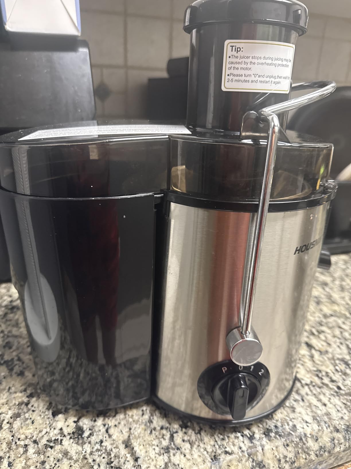 Juicer Machines, HOUSNAT Juicer Whole Fruit and Vegetables with 3-Speed Setting, 400 W Motor Quick Juicing Ideal for Beginners & Light Daily Use, Cleaning Brush and Juicing Recipe Included customer photo 1