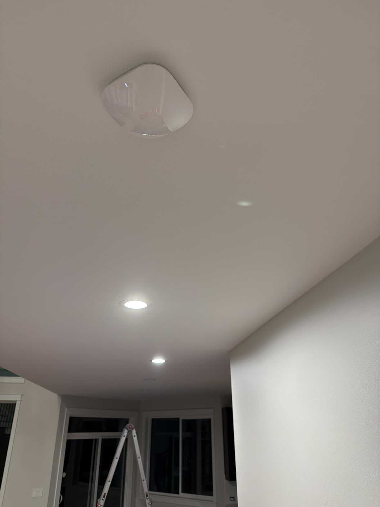 Amazon eero PoE 6 - Ceiling/wall-mountable, Dual-band Wi-Fi 6 access point, PoE powered, AC adapter not included customer photo 2