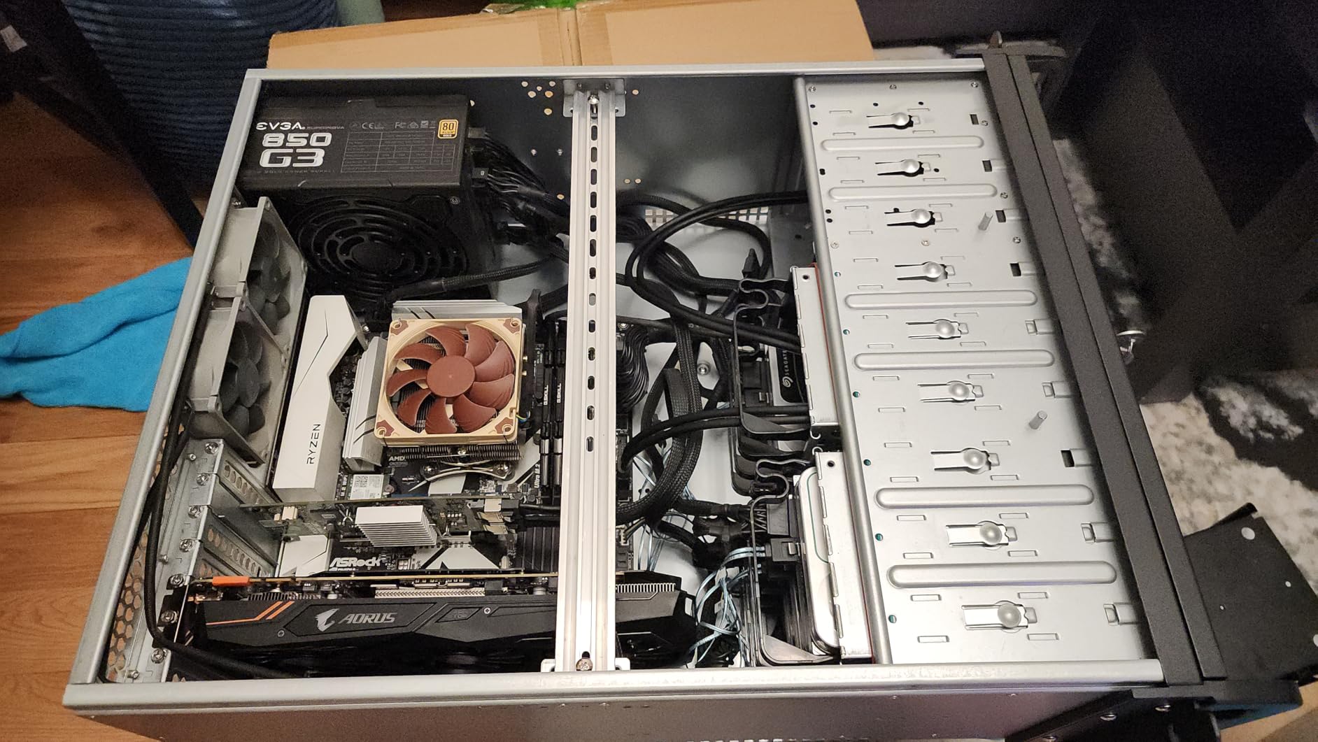 Rosewill 4U Server Chassis 11 Bay Server Case 8X 3.5 + 3X 5.25 HDD, ATX, Rackmount Server Case, Include Front 2X 120mm Fans Rear 2X 80mm Fans Metal Rack Mount Computer Case 21