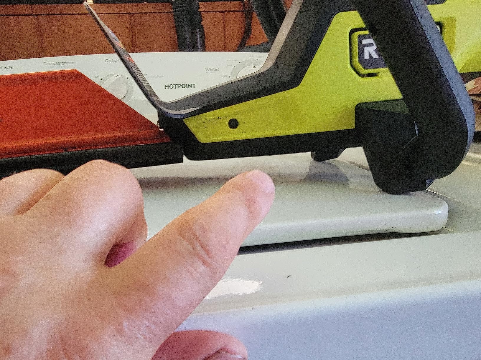 RYOBI 40V HP Brushless 26 Inch Cordless Battery Hedge Trimmer with 2.0 Ah Battery and Charger customer photo 2