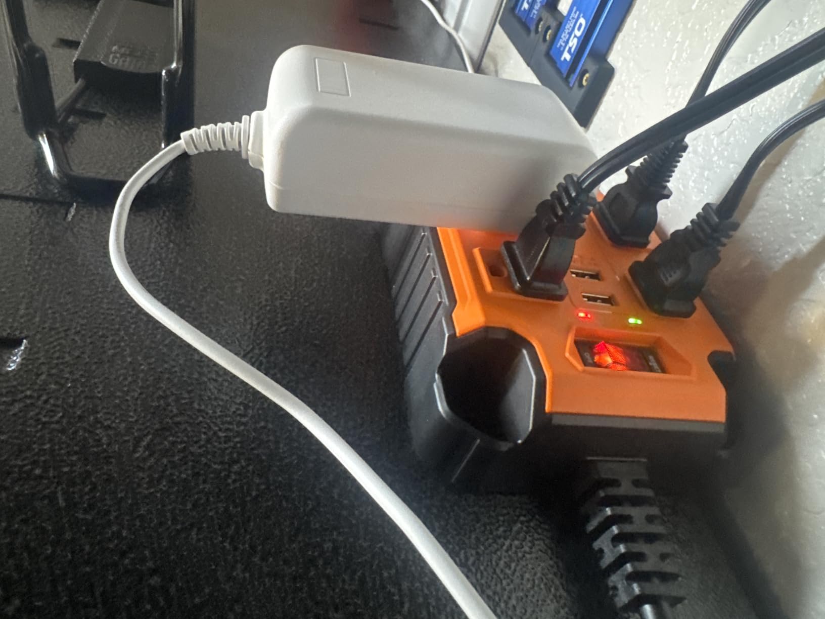 Klein Tools Magnetic Power Strip with Surge Protector, Extension Cord, 4 Outlets, 3 USB Ports, 5-Foot Cord, Power Supply Box with Light, PowerBox 1, Heavy Duty customer photo 1