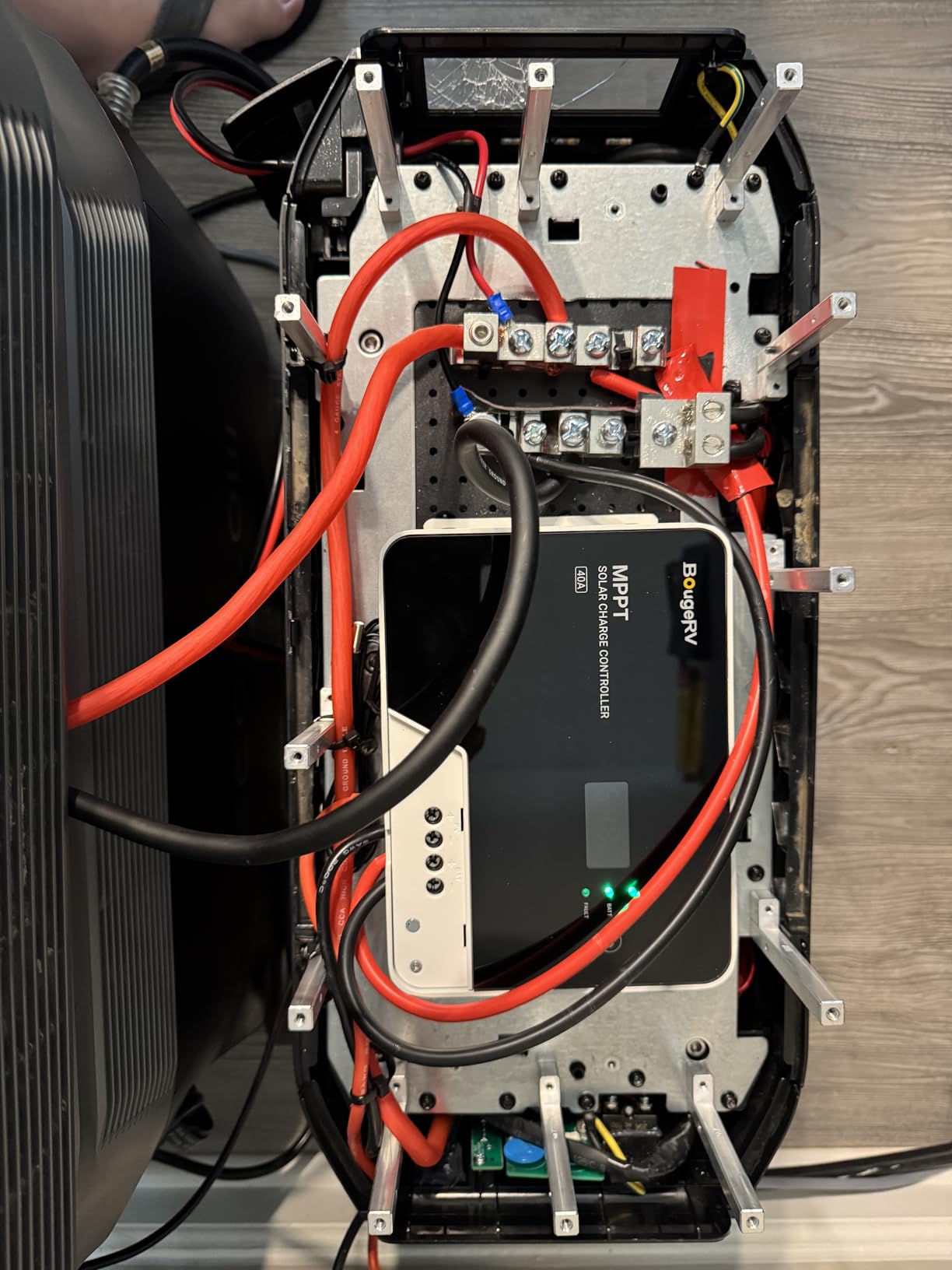 BougeRV MPPT Solar Charge Controller 40A, with Remote APP Control, Backlit LCD Display, Temperature Sensor, 12V/24V/36V/48V Battery Regulator, for LiFePO4, SLD, AGM, FLD, Gel Battery, Negative Ground customer photo 1