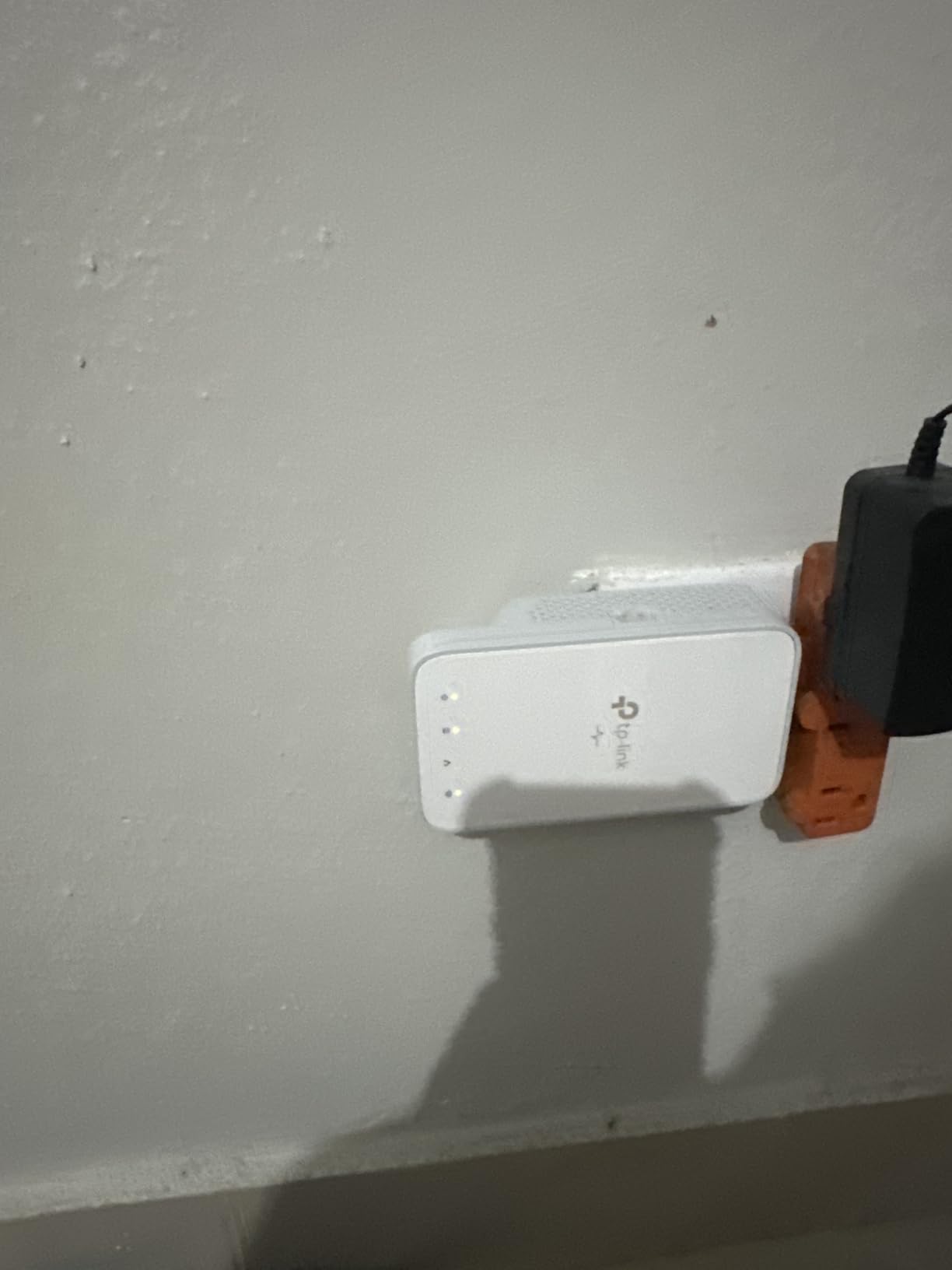 TP-Link Powerline WiFi Extender TL-WPA7617 KIT - AV1000 Powerline + AC1200 Dual Band, Gigabit Port, Passthrough, OneMesh customer photo 1