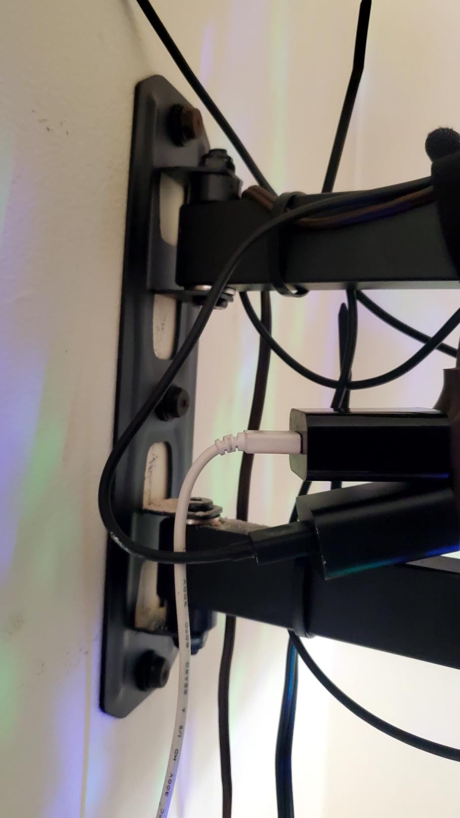 PERLESMITH Corner TV Wall Mount for 26-65 inch TVs up to 70 lbs, Full Motion TV Wall Mount Bracket with Swivel, Tilt, Level, Wall Mount with Single Articulating Arm, Max VESA 400x400mm, PSMFK7 customer photo 1