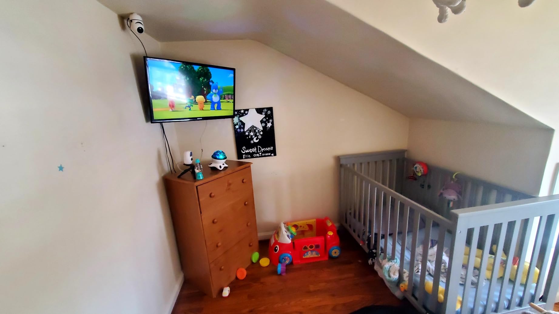 PERLESMITH Corner TV Wall Mount for 26-65 inch TVs up to 70 lbs, Full Motion TV Wall Mount Bracket with Swivel, Tilt, Level, Wall Mount with Single Articulating Arm, Max VESA 400x400mm, PSMFK7 customer photo 2